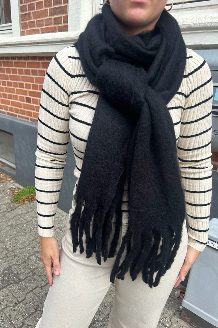 Anobel Copenhagen - Thick Plain Scarf E-71800 - Black Tørklæder 