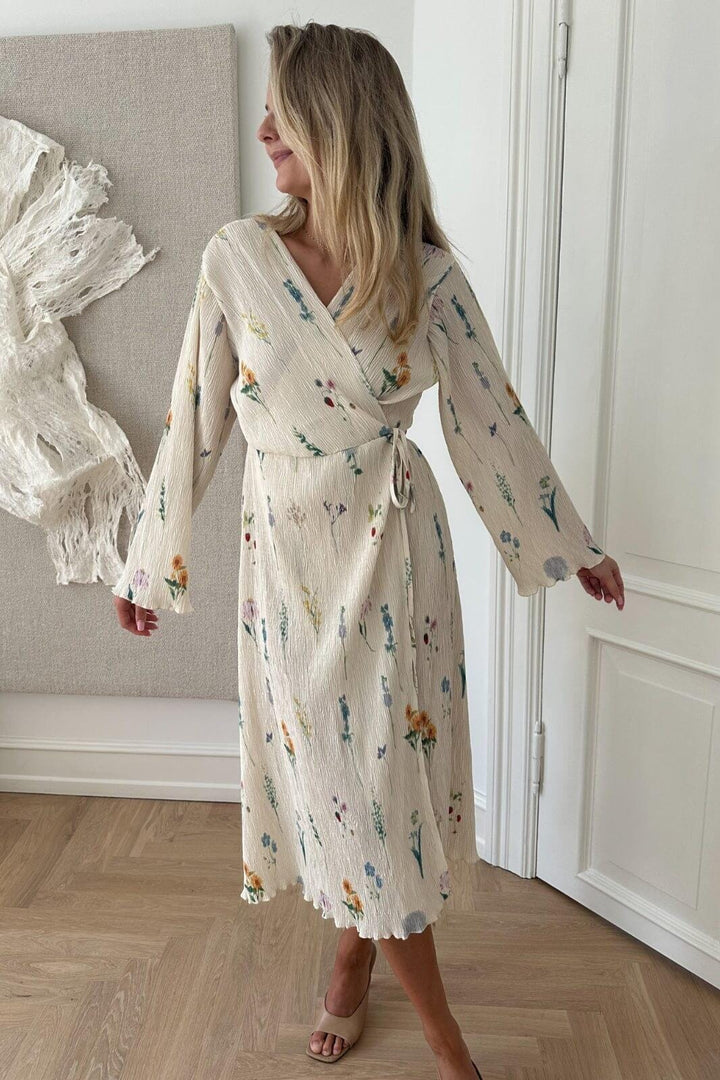 Forudbestilling - BYIC - Ofeliaic Long Wrap Dress - owfp Off White Flower Print Kjoler 