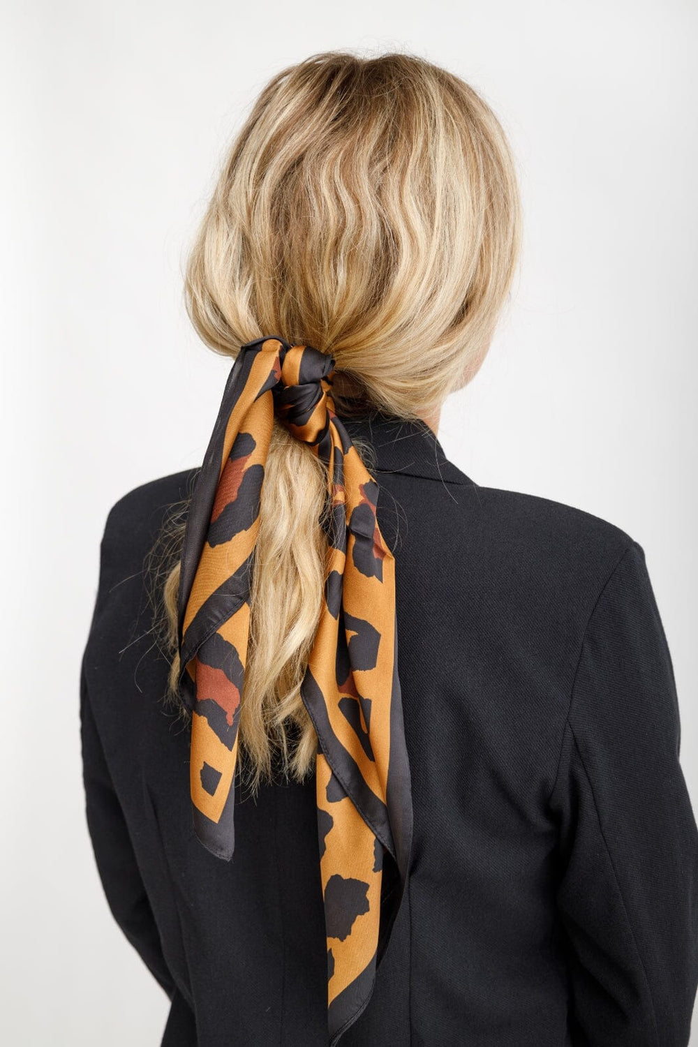 Forudbestilling - Black Colour - Bclexie Mini Scarf 3613 - Camel Leo Halstørklæder 