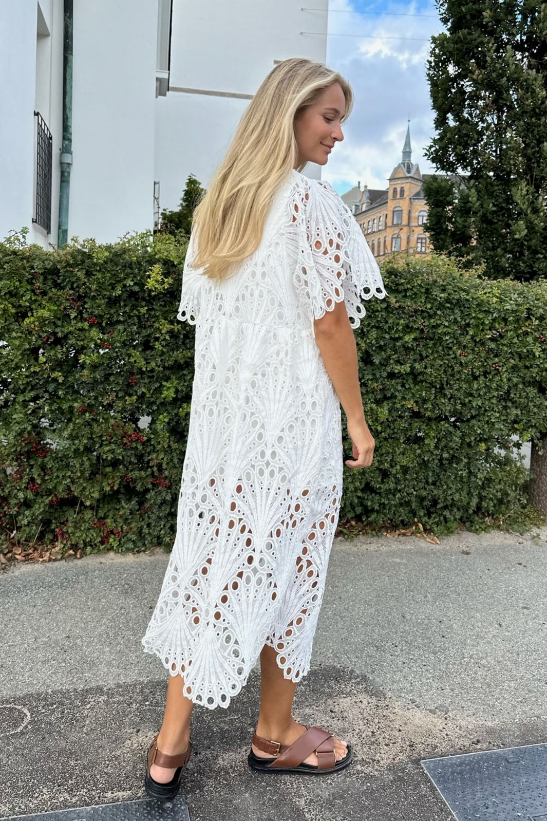 Forudbestilling - BYIC - Melia Midi Lace Dress White Kjoler 