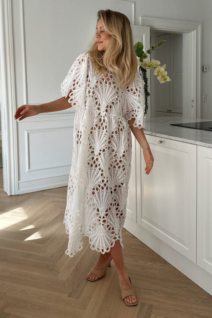 Forudbestilling - BYIC - Melia Midi Lace Dress - White Kjoler 