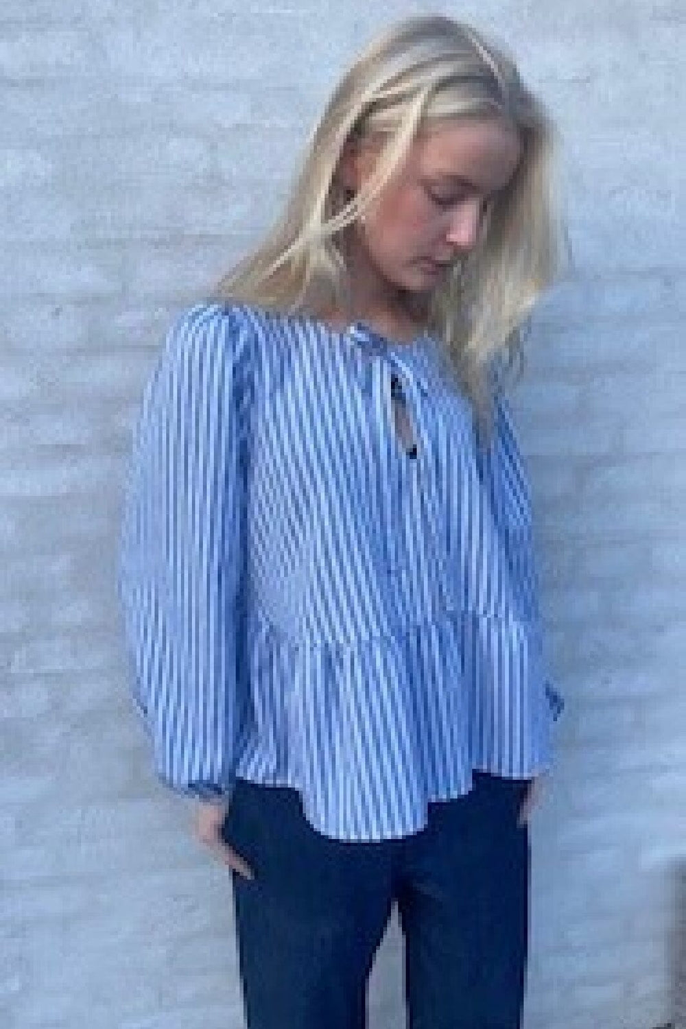 Forudbestilling - Continue - Kiss Stripe L/S - White/Blue Stripe Bluser 