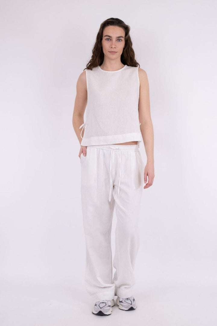 Forudbestilling - Neo Noir - Svetlana Linen Top - White (Maj) Toppe 