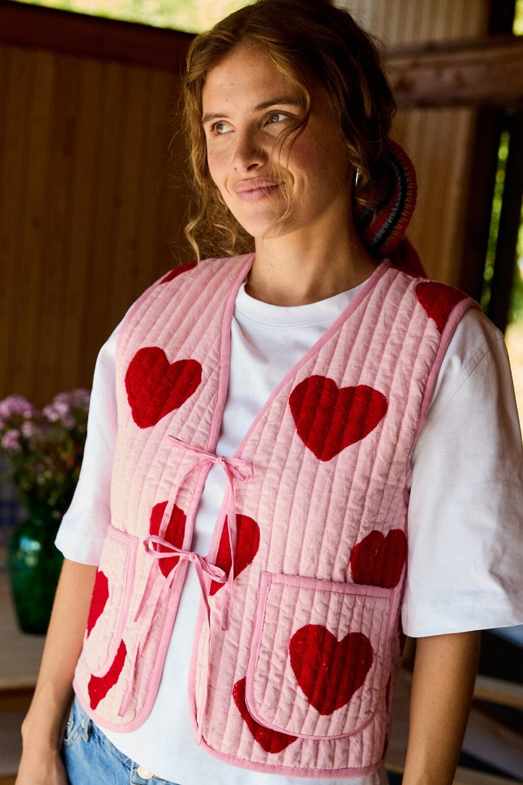 Forudbestilling - Sissel Edelbo - Honey Vest SE 1424 - Red Heart Veste 