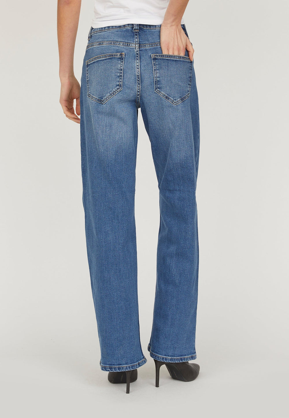 Forudbestilling - Sisters Point - Onea-Je - 921 Mid Blue Wash Jeans 