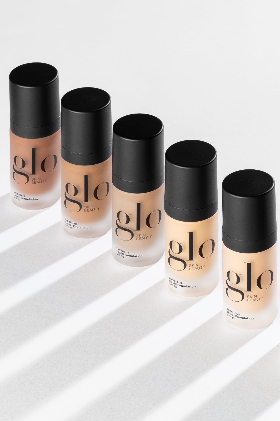 Glo Skin Beauty - Glo Luminous Liquid Foundation SPF 18 - Brûlée, 30 ml Foundation 