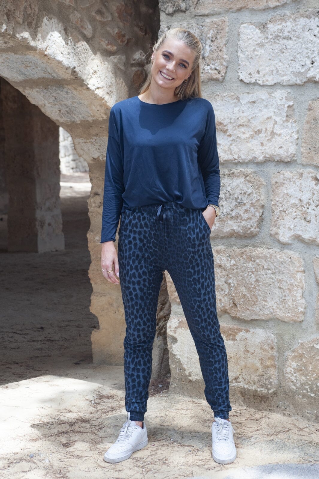 Liberte - Alma-Pants - Dusty Navy Leo Bukser 