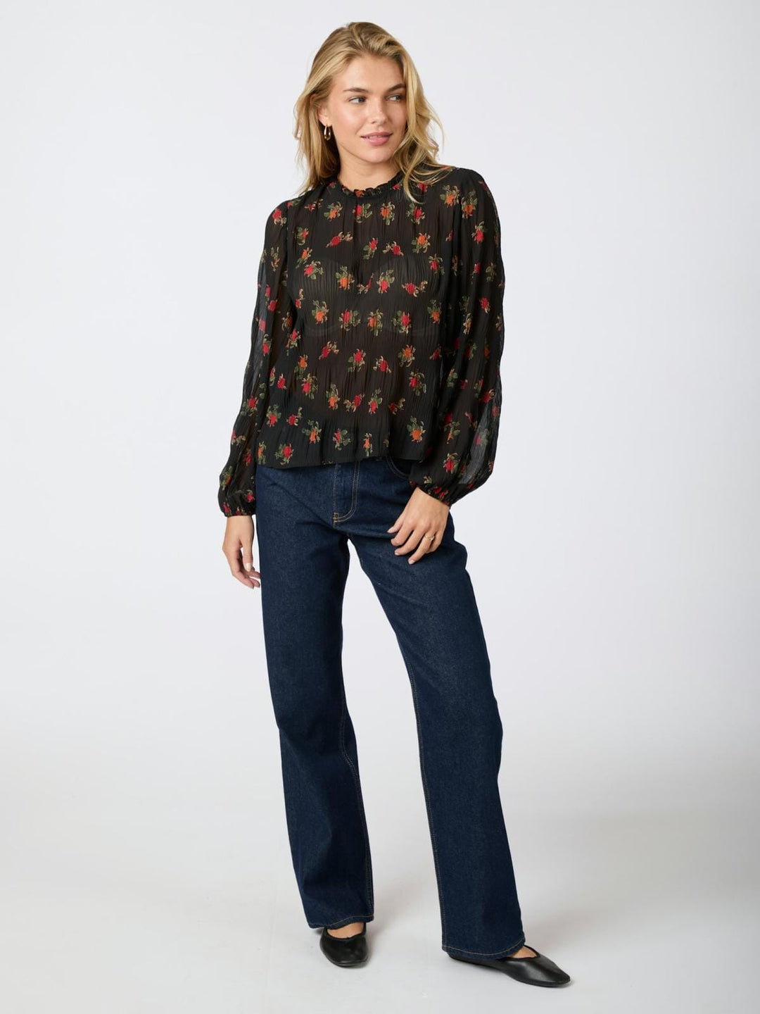 Neo Noir - Lovise Plissé Flower Blouse - Black Bluser 