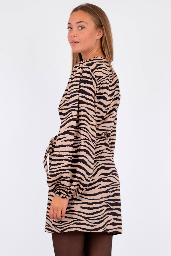 Neo Noir - Oaklyn Graphic Zebra Dress - Dark Sand Kjoler 