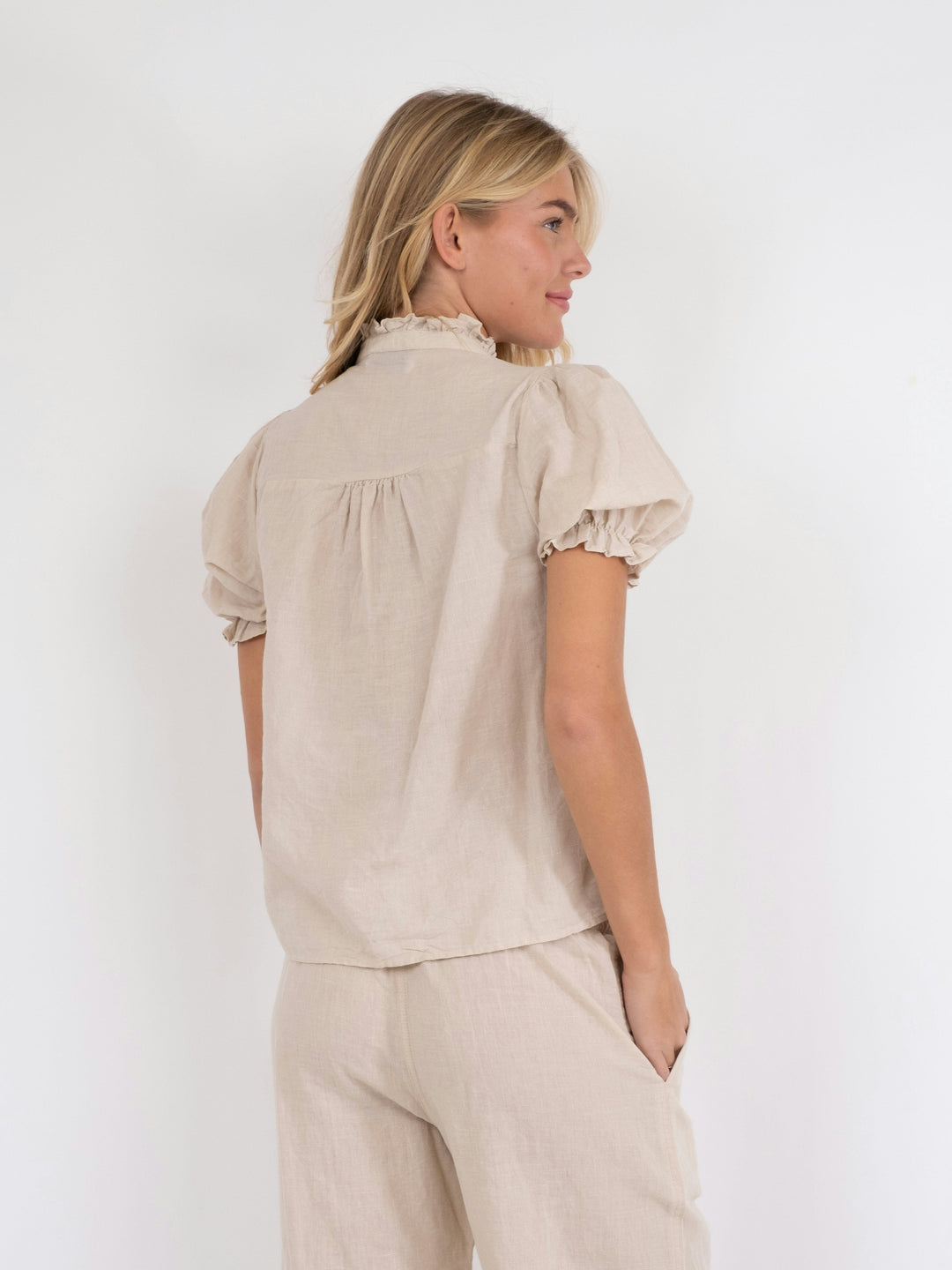 Neo Noir - Odesa Linen Blouse - Sand