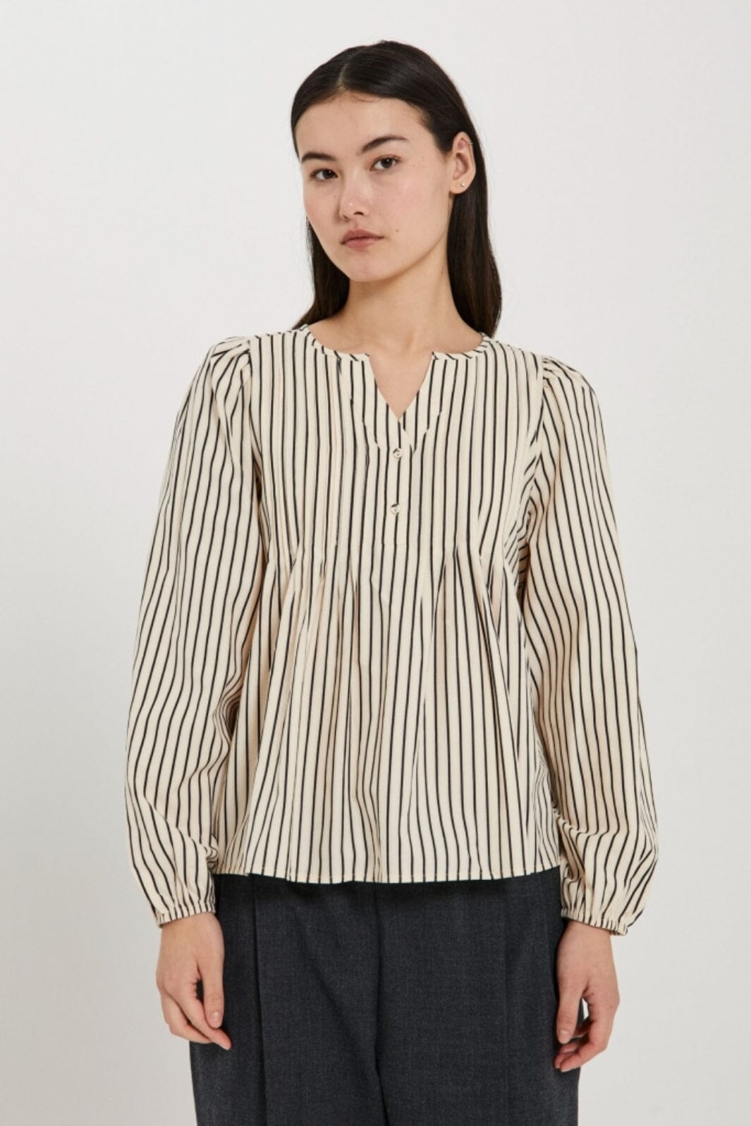 Norr - Opal Stripe Top - Black Stripe Bluser 